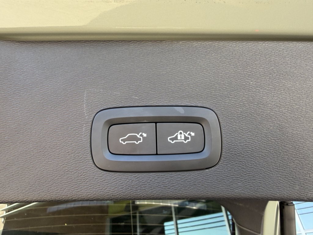 Used 2023 Volvo C40 P8 Recharge Plus AWD/4WD image 38