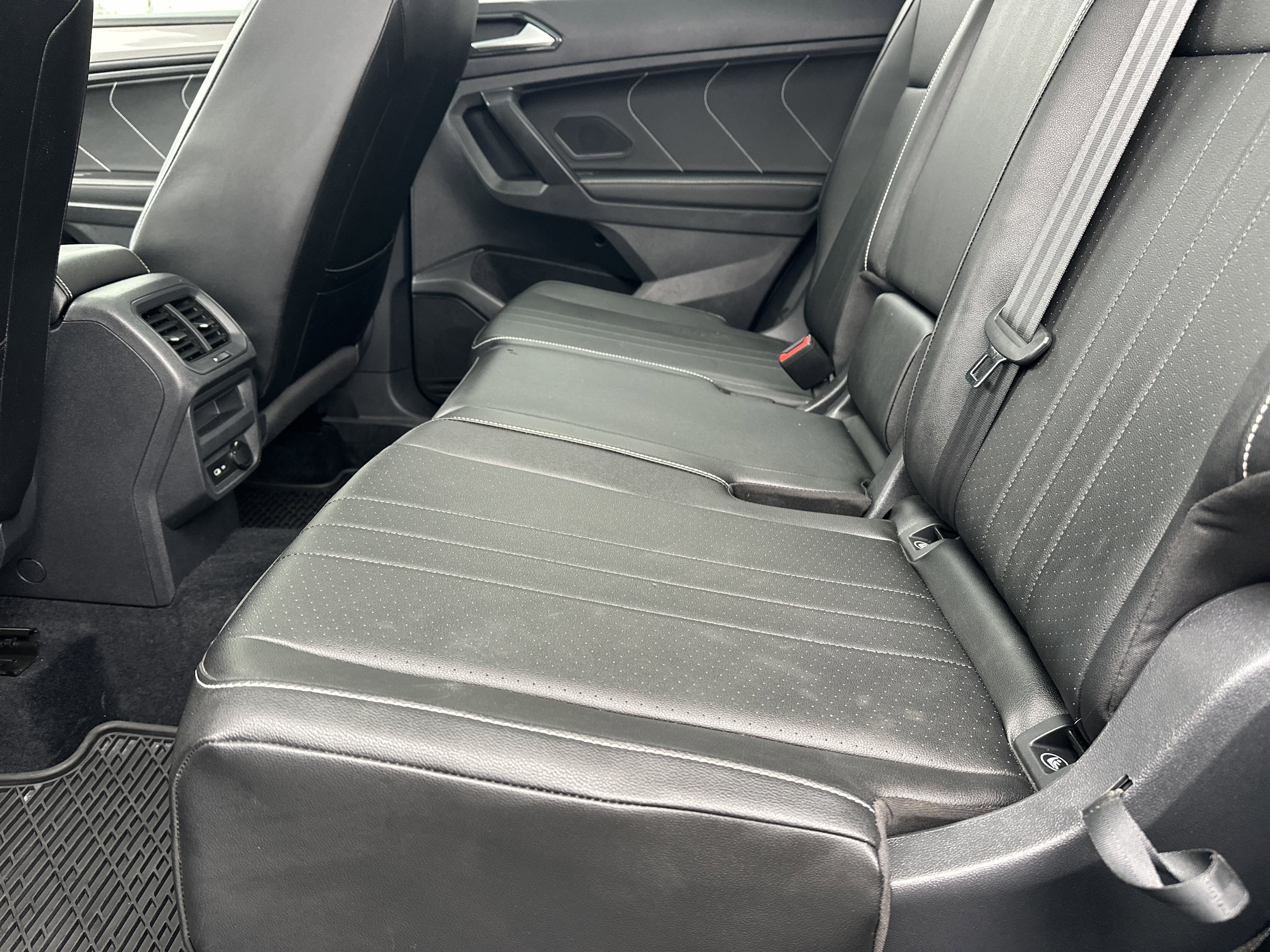 Used 2022 Volkswagen Tiguan SE image 21