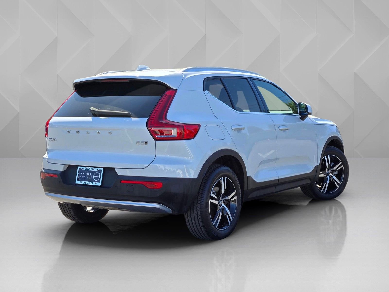 Certified 2025 Volvo XC40 B5 Core image 7