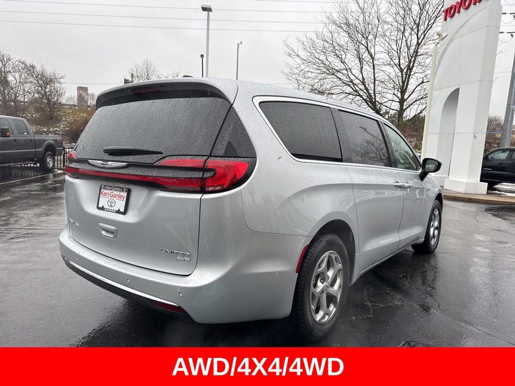 Used 2024 Chrysler Pacifica Limited image 7