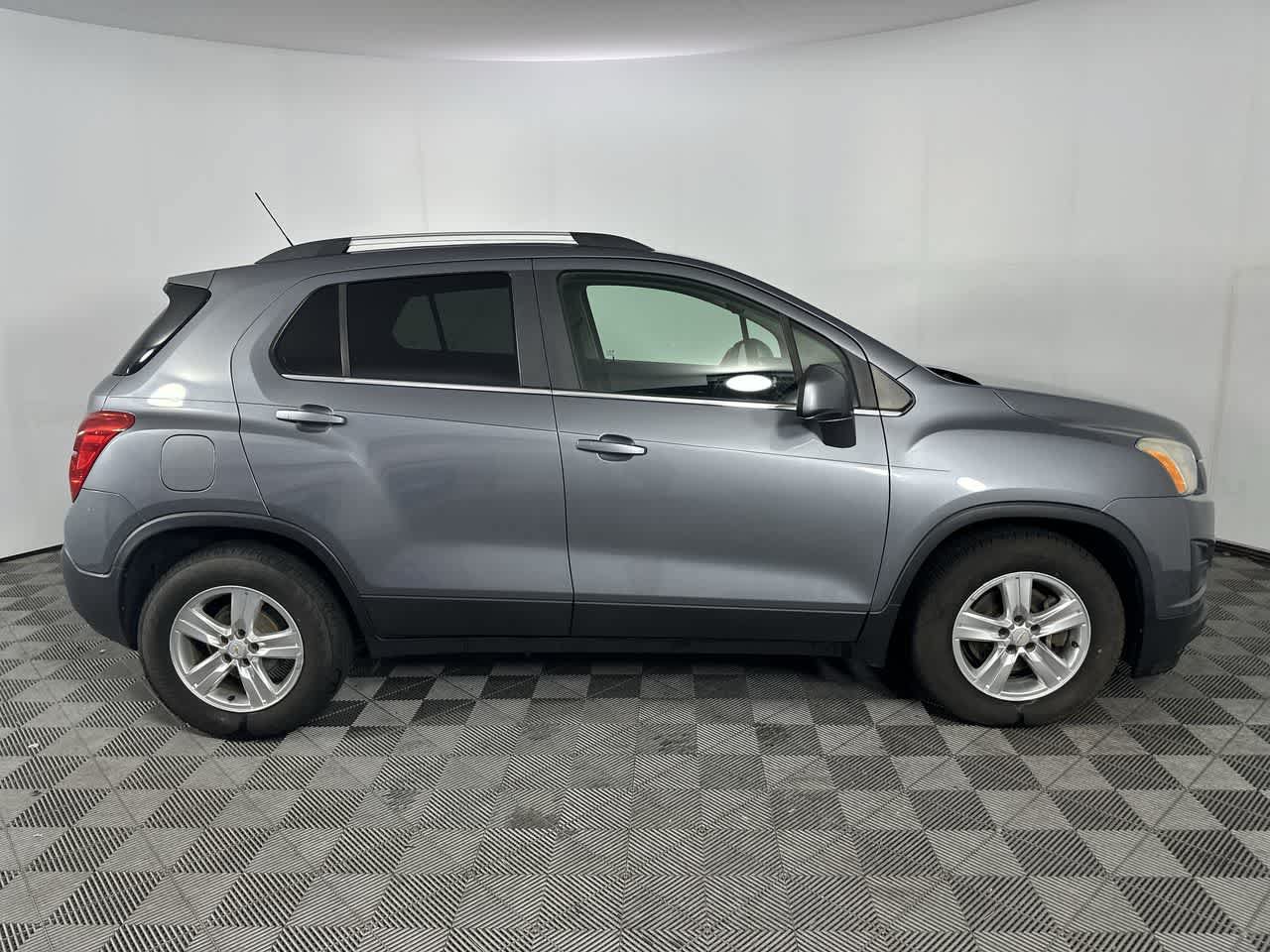 Used 2015 Chevrolet Trax LT w/ LT Sun and Sound Package FWD image 9