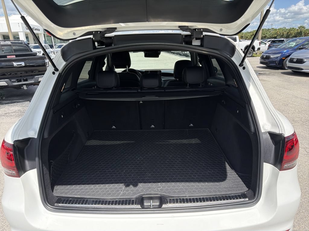 Used 2021 Mercedes-Benz GLC 300 4MATIC image 11