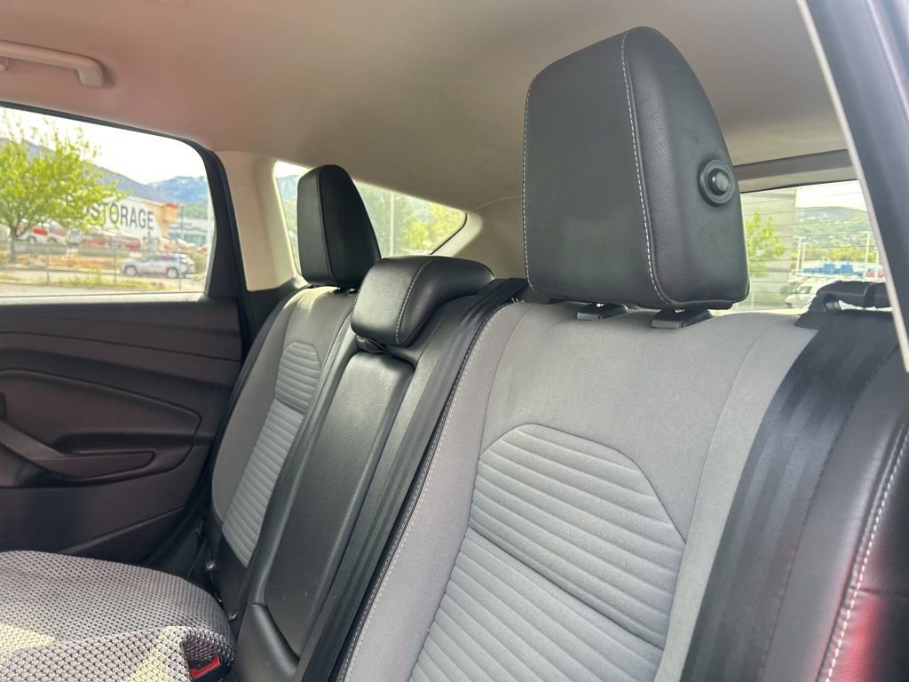 Used 2018 Ford Escape SE w/ SE Sport Appearance Package image 18