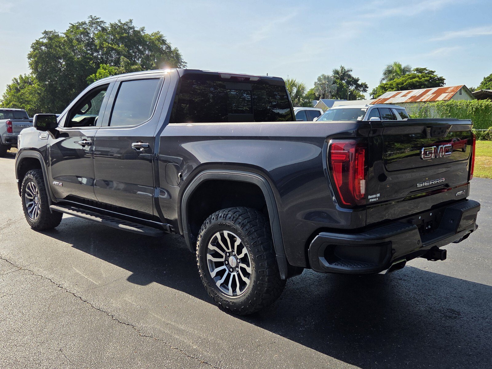 Used 2023 GMC Sierra 1500 AT4 w/ AT4 Premium Package AWD/4WD image 3