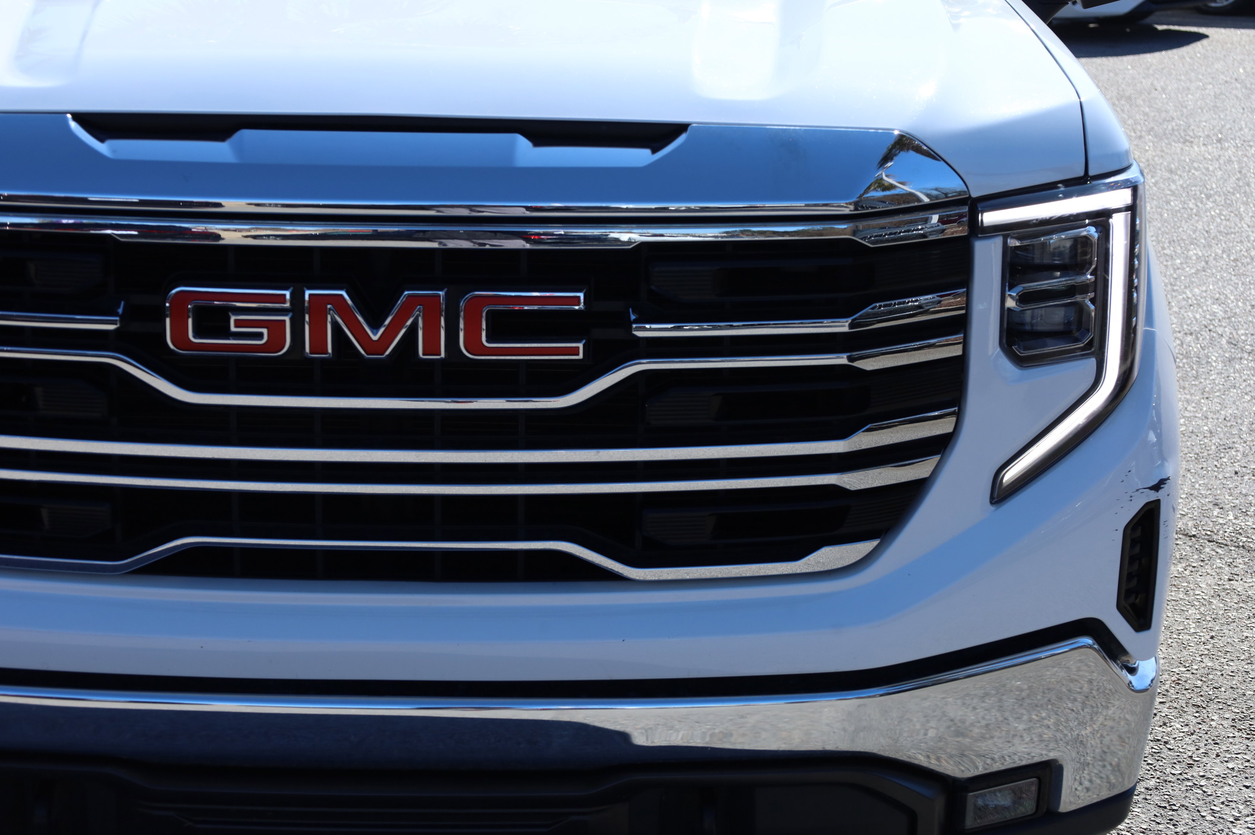Used 2025 GMC Sierra 1500 SLT image 12