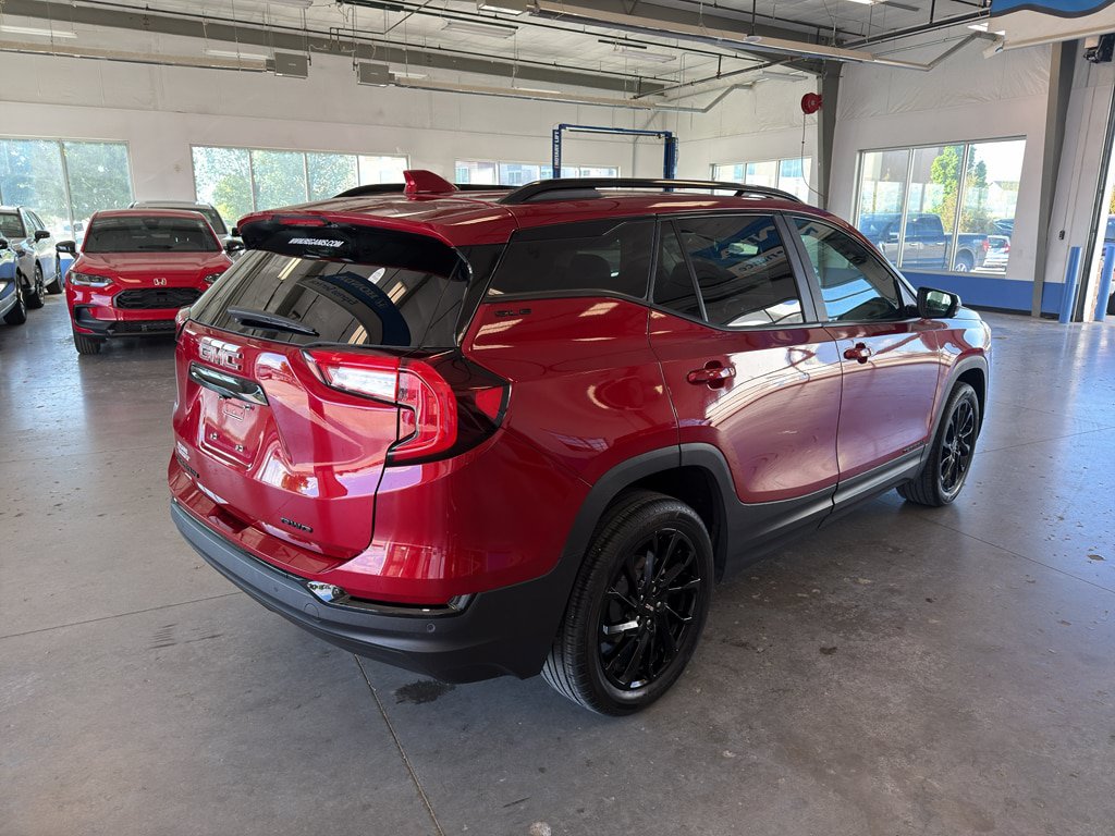 Used 2024 GMC Terrain SLE w/ Driver Convenience Package AWD/4WD image 5