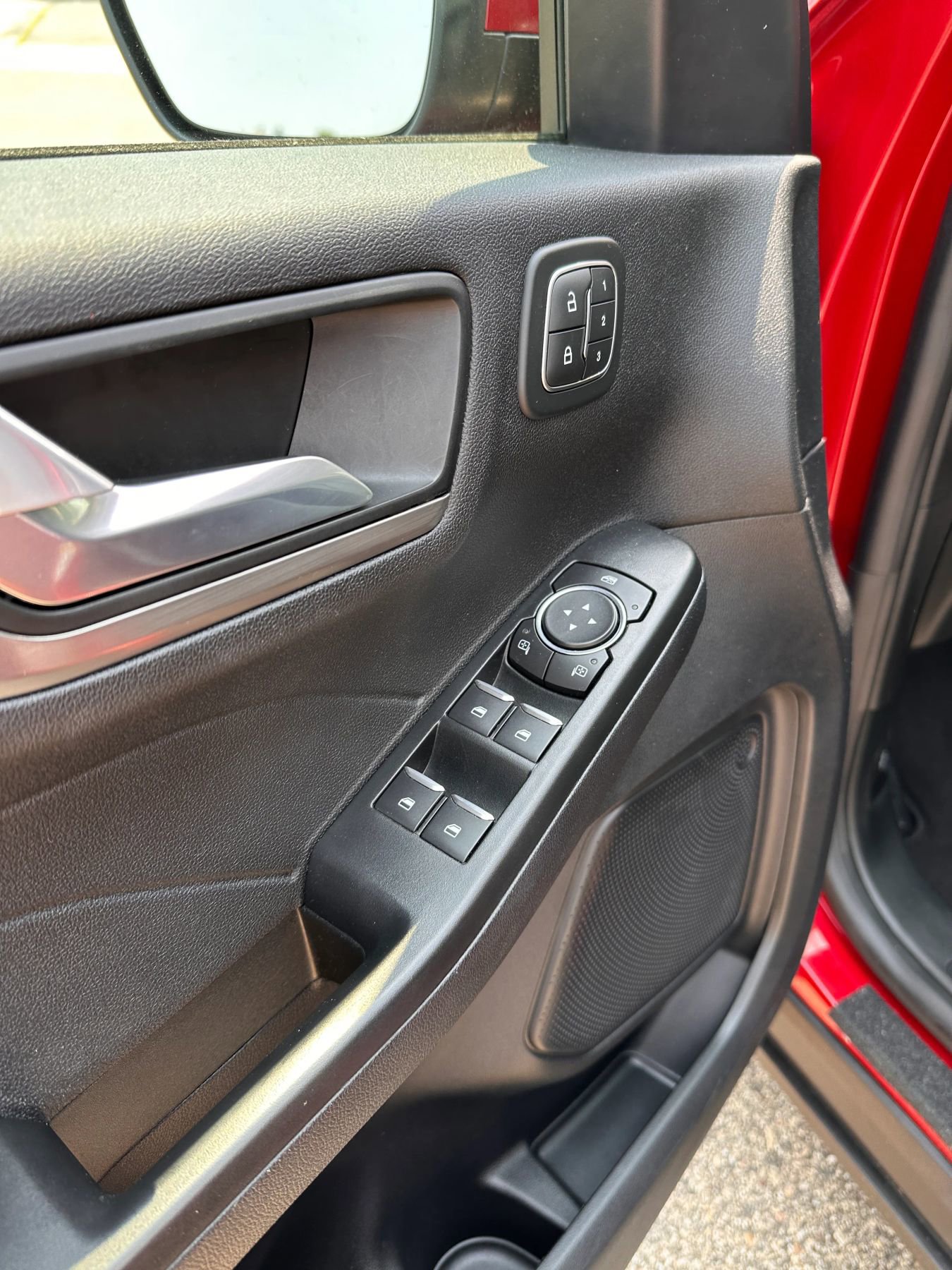 Used 2022 Ford Escape Titanium image 6