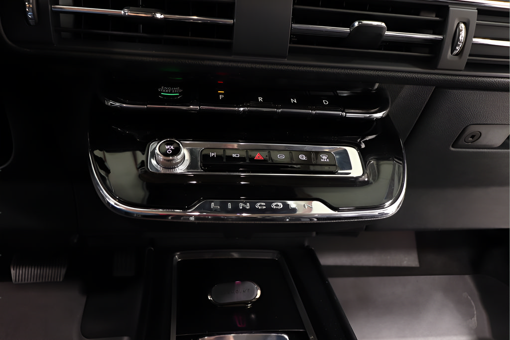 Used 2024 Lincoln Corsair Grand Touring AWD/4WD image 11