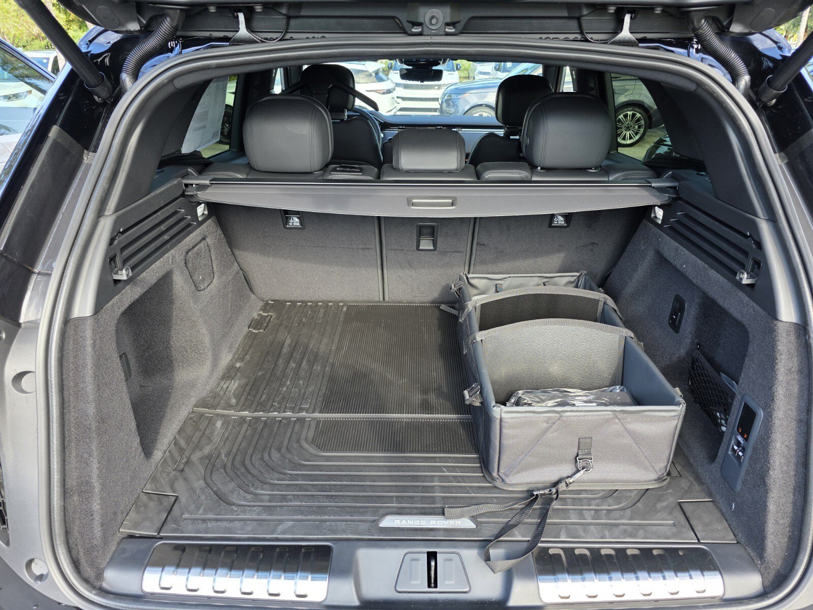 New 2026 Land Rover Range Rover Sport Dynamic SE AWD/4WD image 15