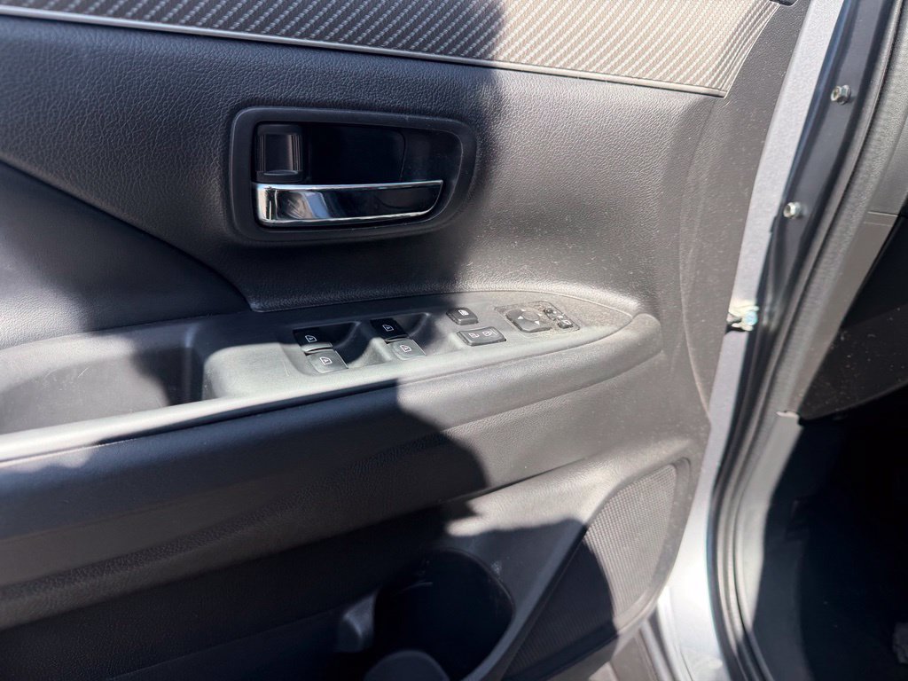 Used 2020 Mitsubishi Outlander SE FWD image 18