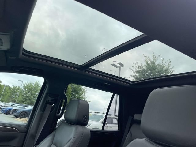 Used 2021 Chevrolet Tahoe Z71 w/ Luxury Package AWD/4WD image 20