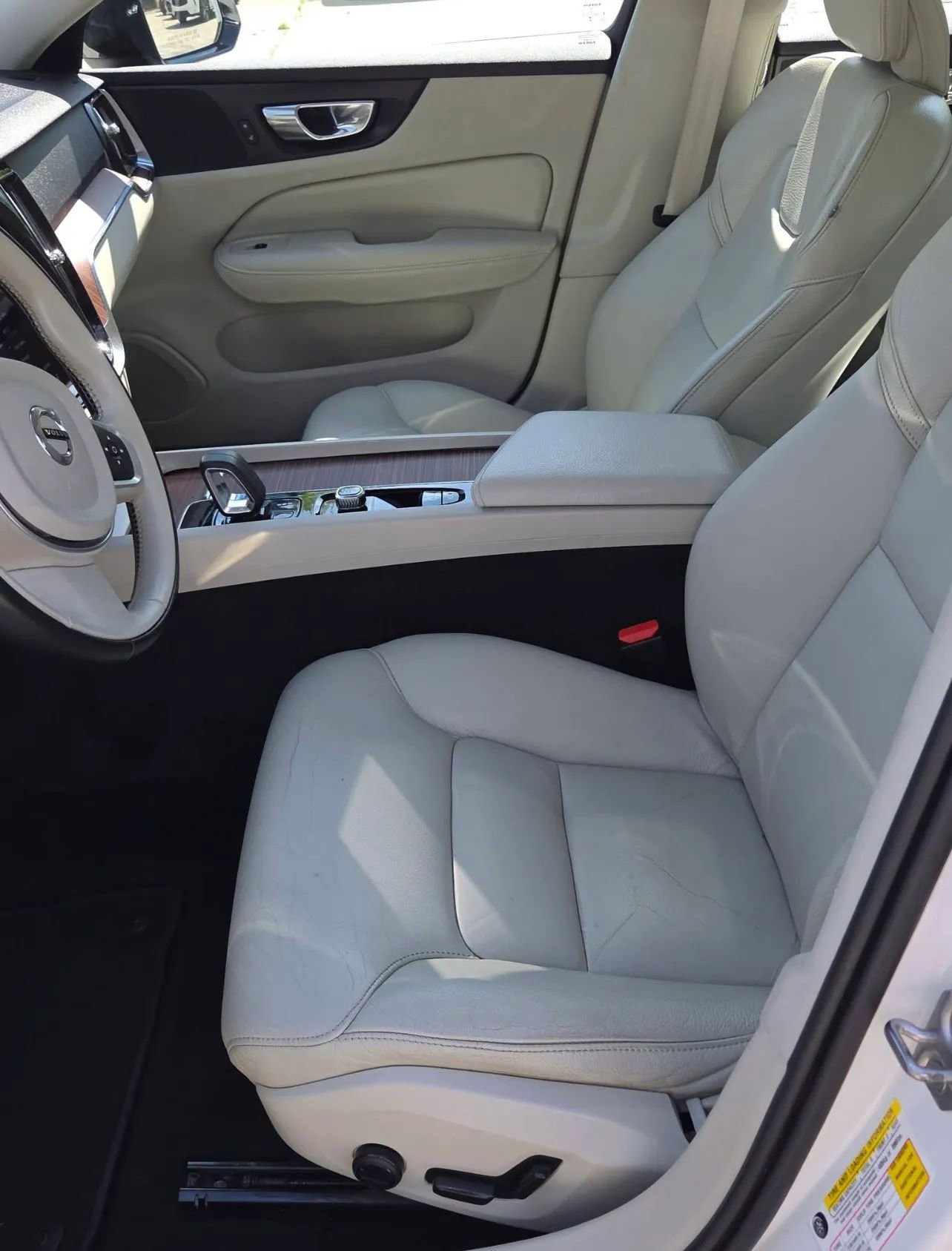 Used 2022 Volvo S60 B5 Momentum w/ Premium Package image 10