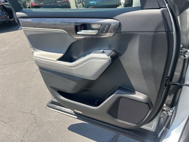Used 2022 Toyota Highlander Limited FWD image 33