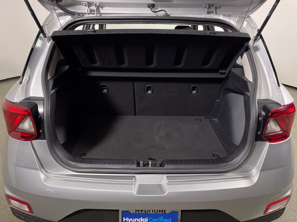 Certified 2025 Hyundai Venue SEL FWD image 11