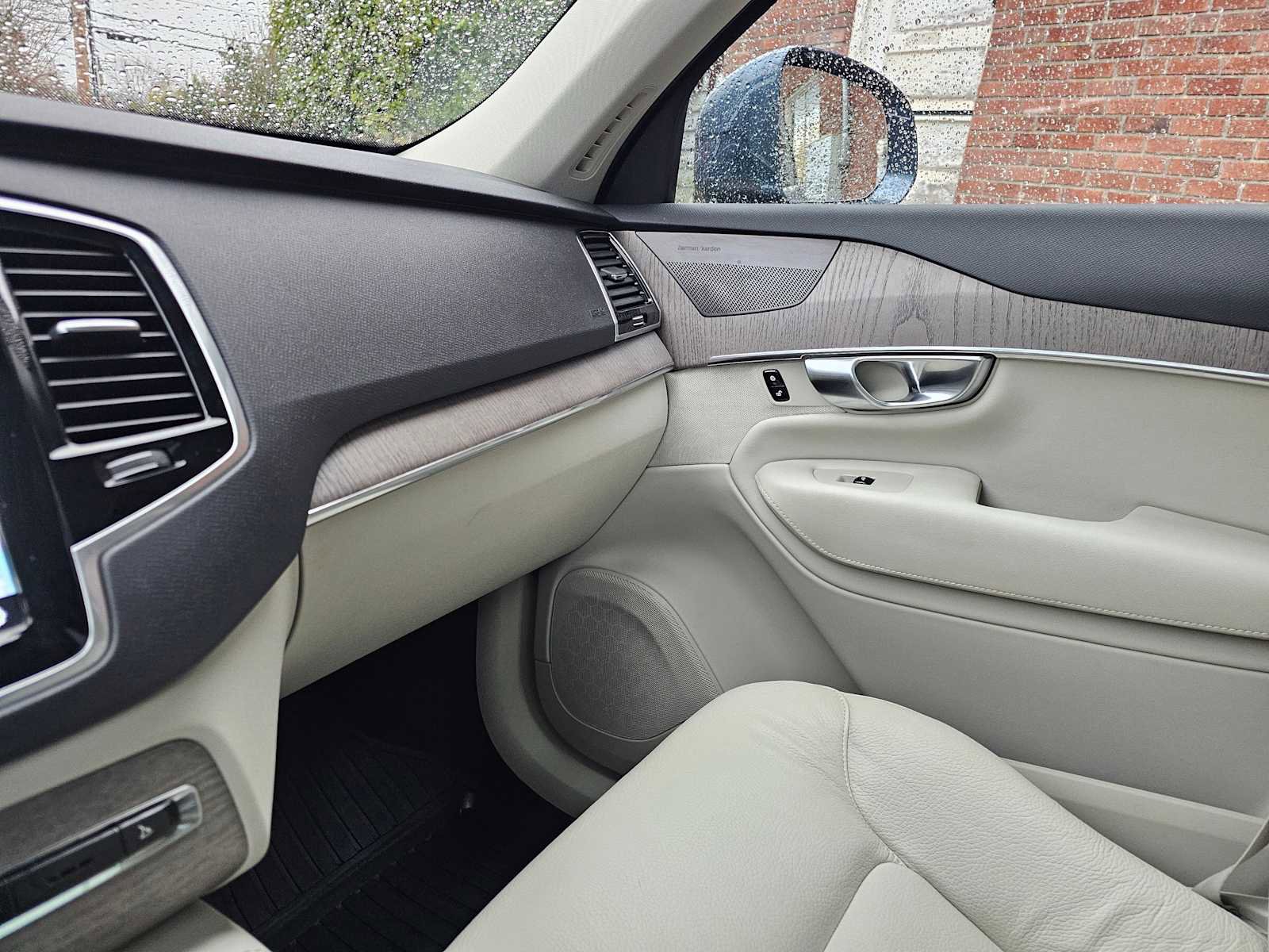 Used 2023 Volvo XC90 T8 Plus w/ Protection Package image 30