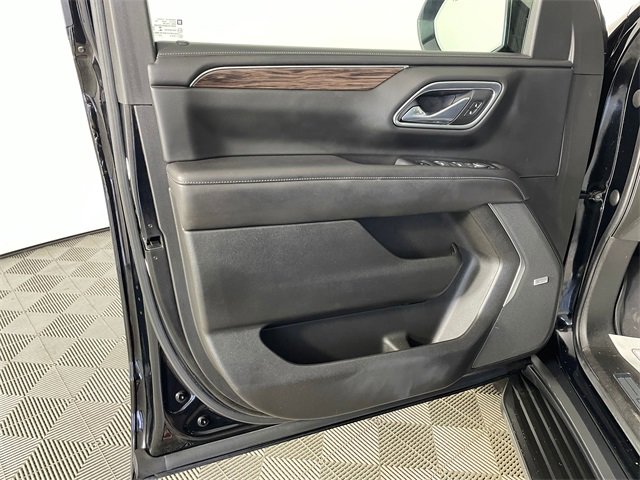 Used 2021 Chevrolet Tahoe LT w/ LT Signature Package image 16