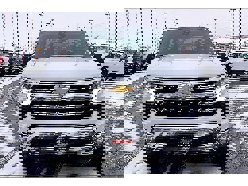 Used 2025 Chevrolet Silverado 1500 LTZ image 3