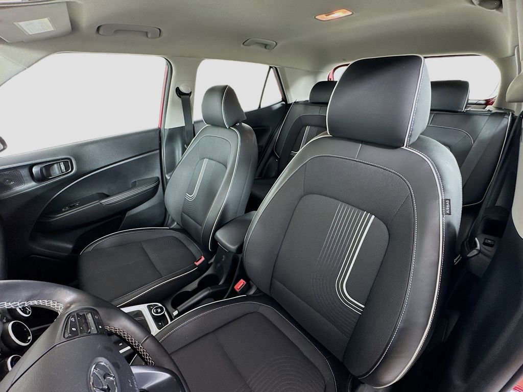 Used 2023 Hyundai Venue Limited image 22