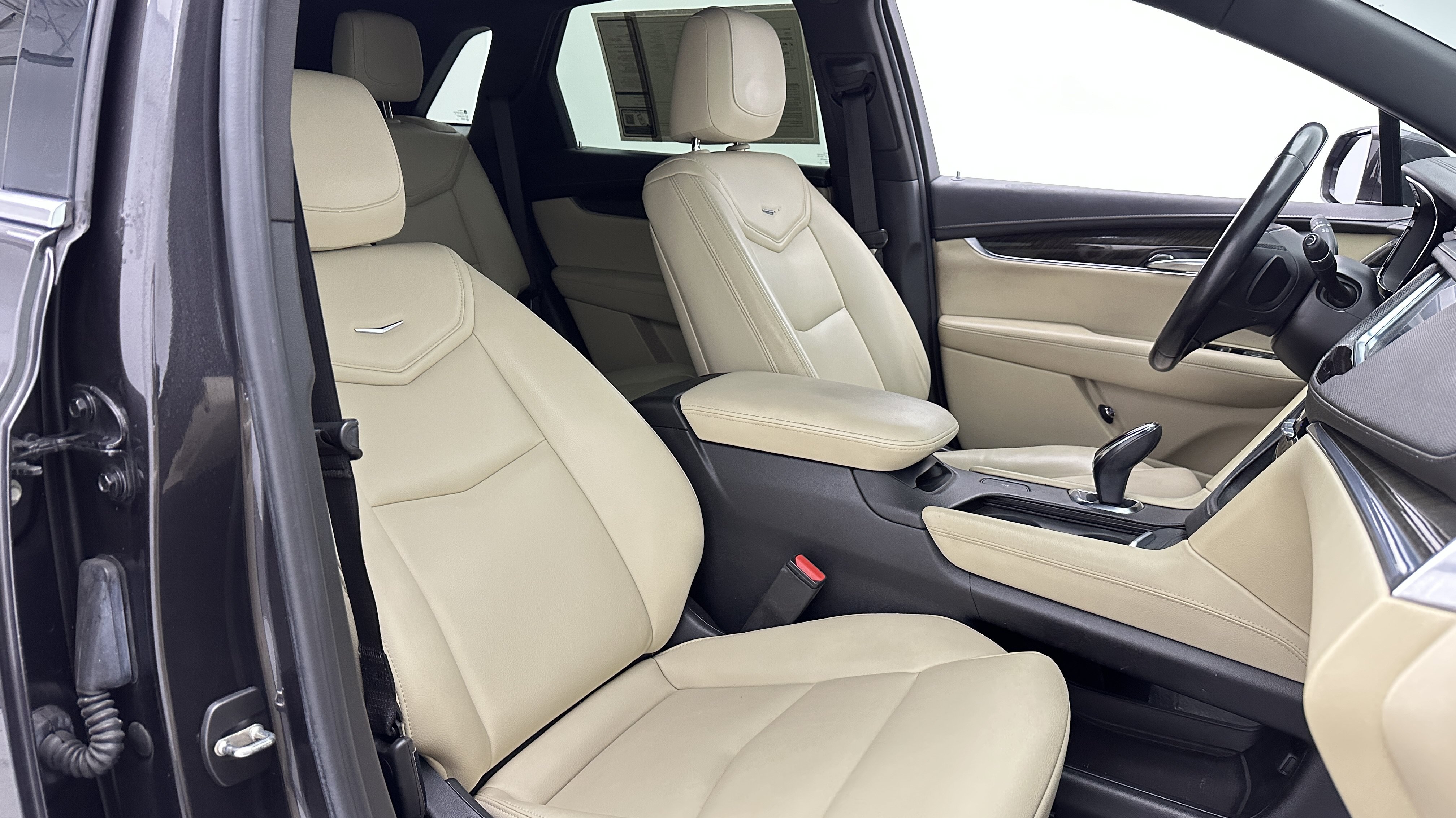 Used 2018 Cadillac XT5 FWD w/ LPO, Wheel Lock Package image 40