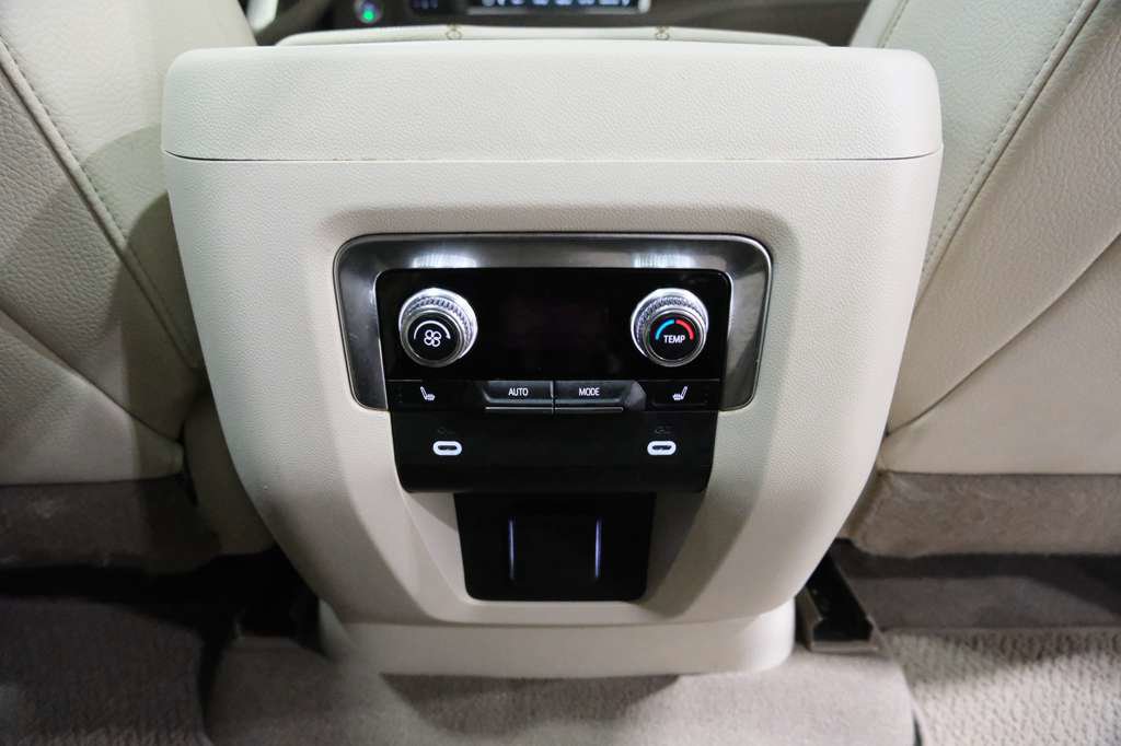 Used 2022 GMC Yukon XL Denali w/ Advanced Technology Package AWD/4WD image 28