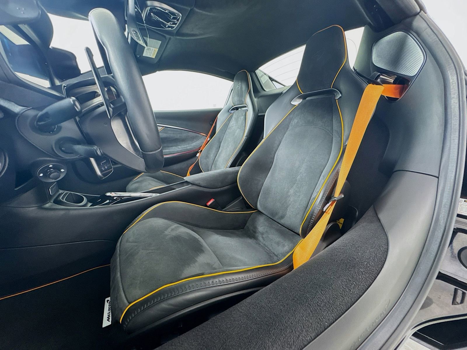 Used 2025 McLaren Artura Spider image 19