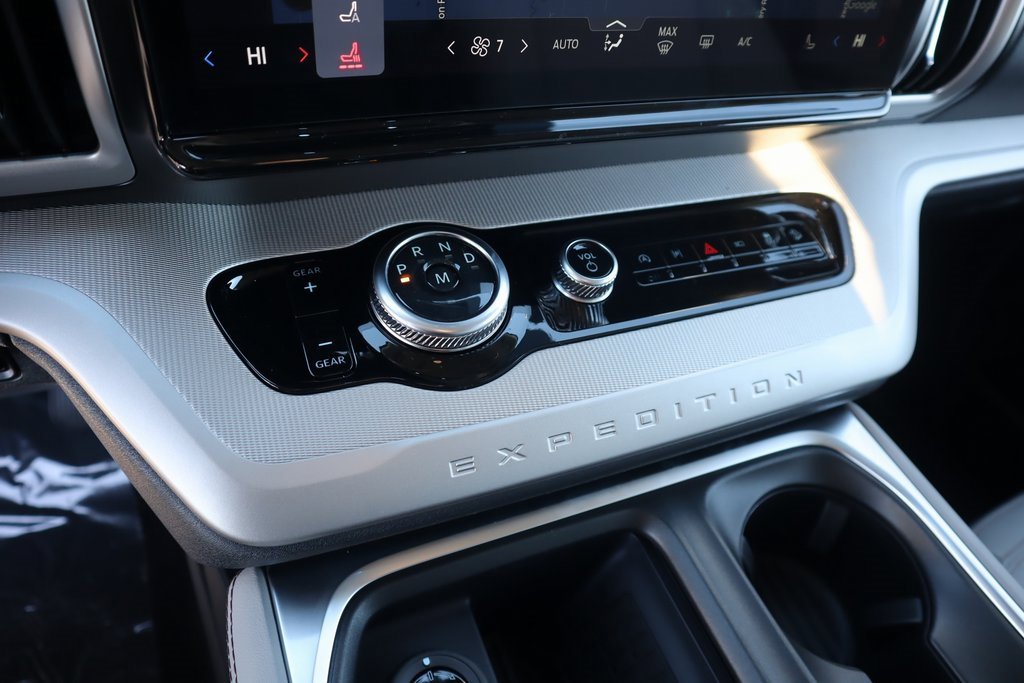 New 2025 Ford Expedition Active image 9