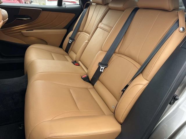 Certified 2023 Lexus LS 500 w/ Accessory Package (Z2) RWD image 22