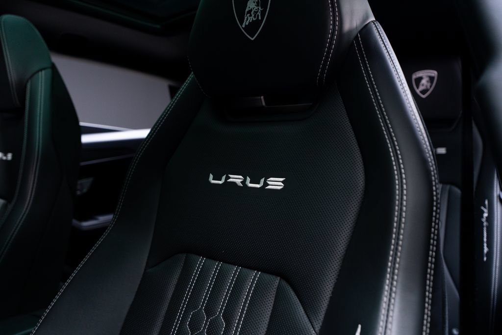 Used 2023 Lamborghini Urus Performante AWD/4WD image 32