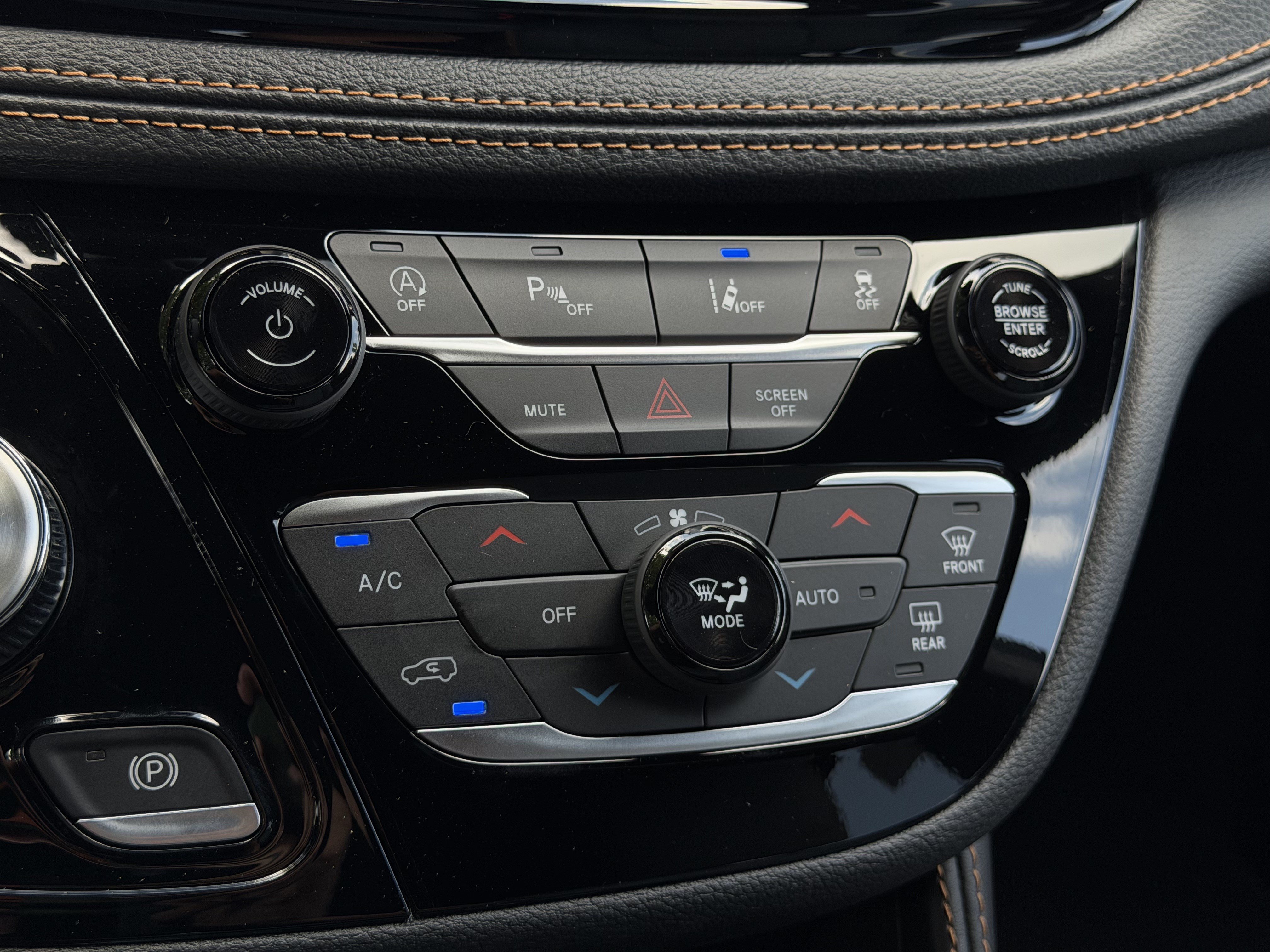 New 2027 Chrysler Pacifica Pinnacle w/ Theater Group FWD image 28