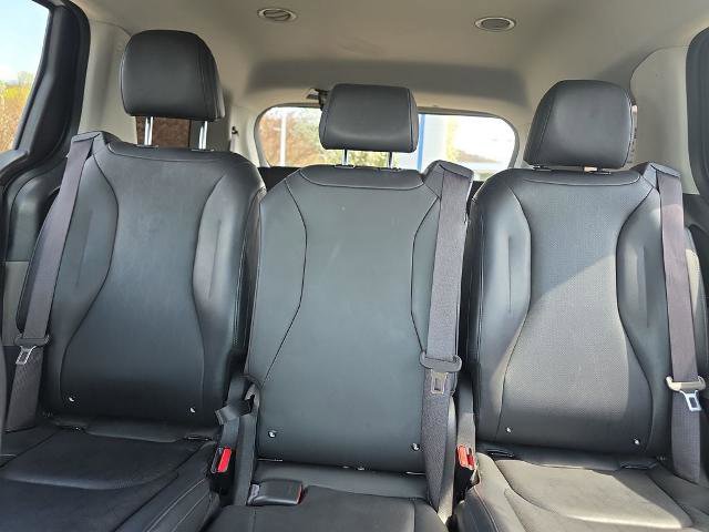 Used 2025 Kia Carnival FWD image 39
