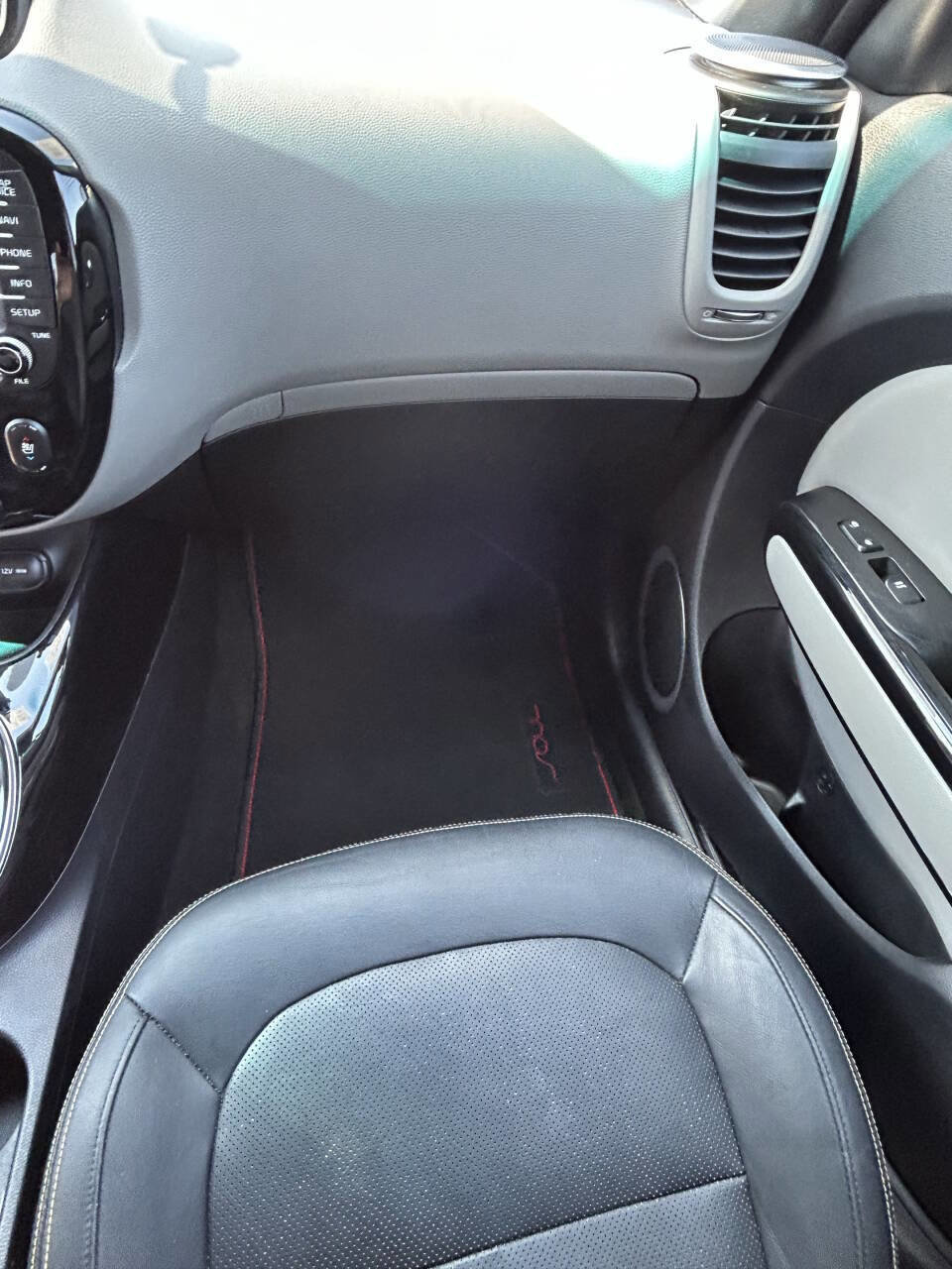 Used 2014 Kia Soul + image 17