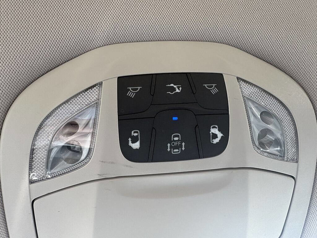 Used 2017 Chrysler Pacifica Touring-L image 30