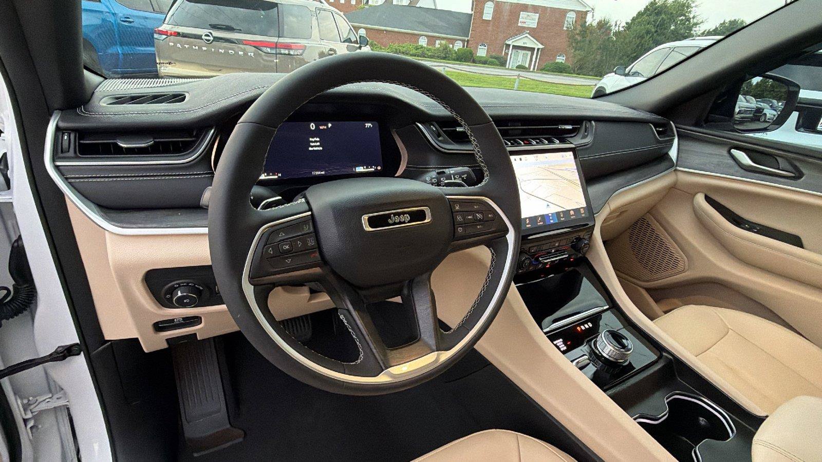 Used 2023 Jeep Grand Cherokee Limited AWD/4WD image 24