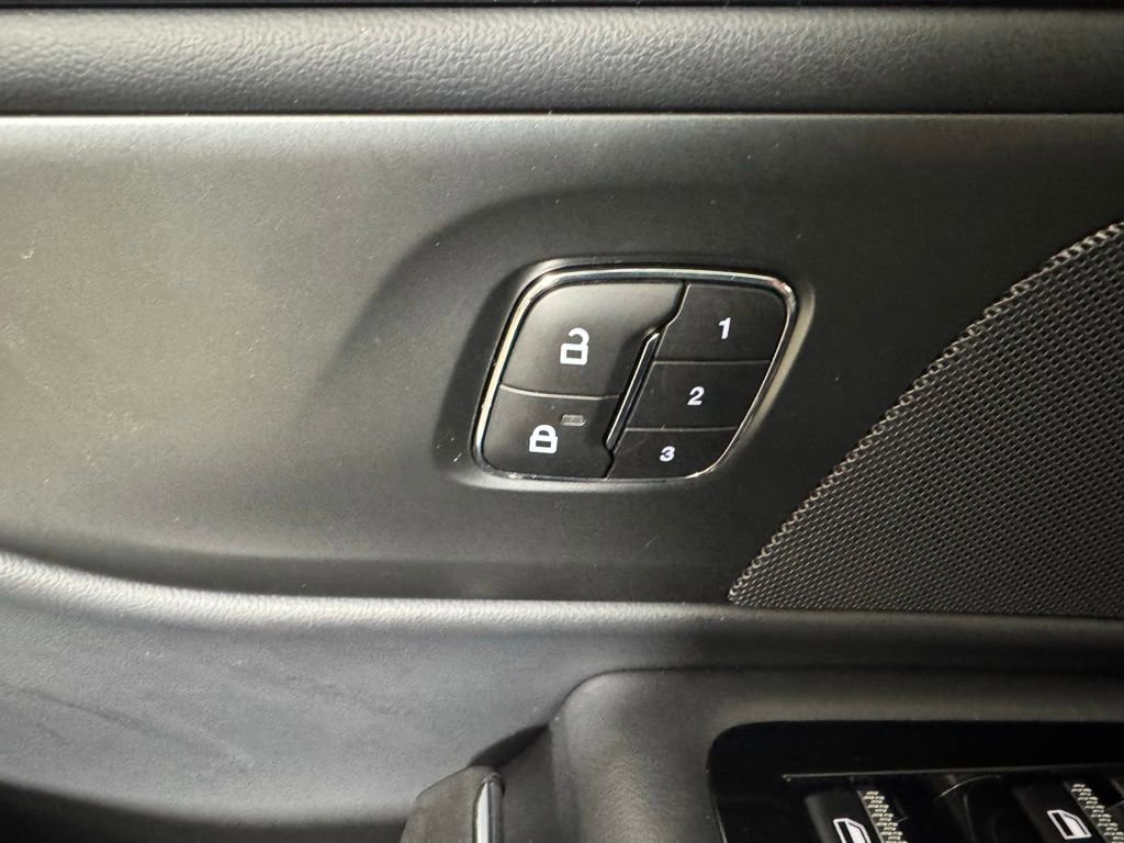 New 2025 Lincoln Nautilus Reserve w/ Jet Appearance Package AWD/4WD image 37