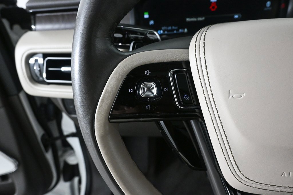 Used 2022 Lincoln Aviator Reserve w/ Equipment Group 201A image 10