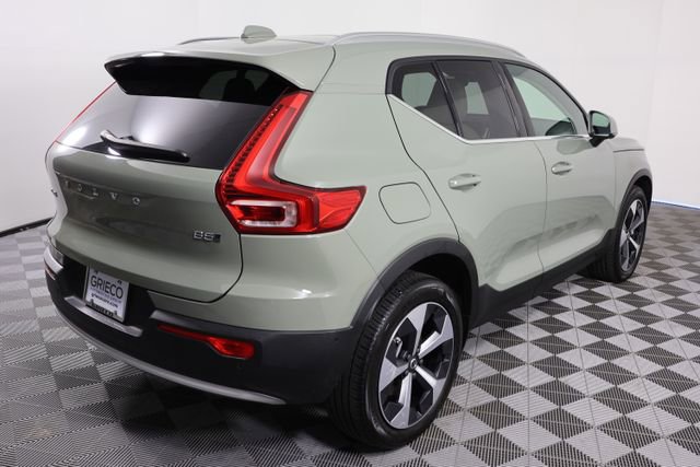 Used 2024 Volvo XC40 B5 Plus image 8