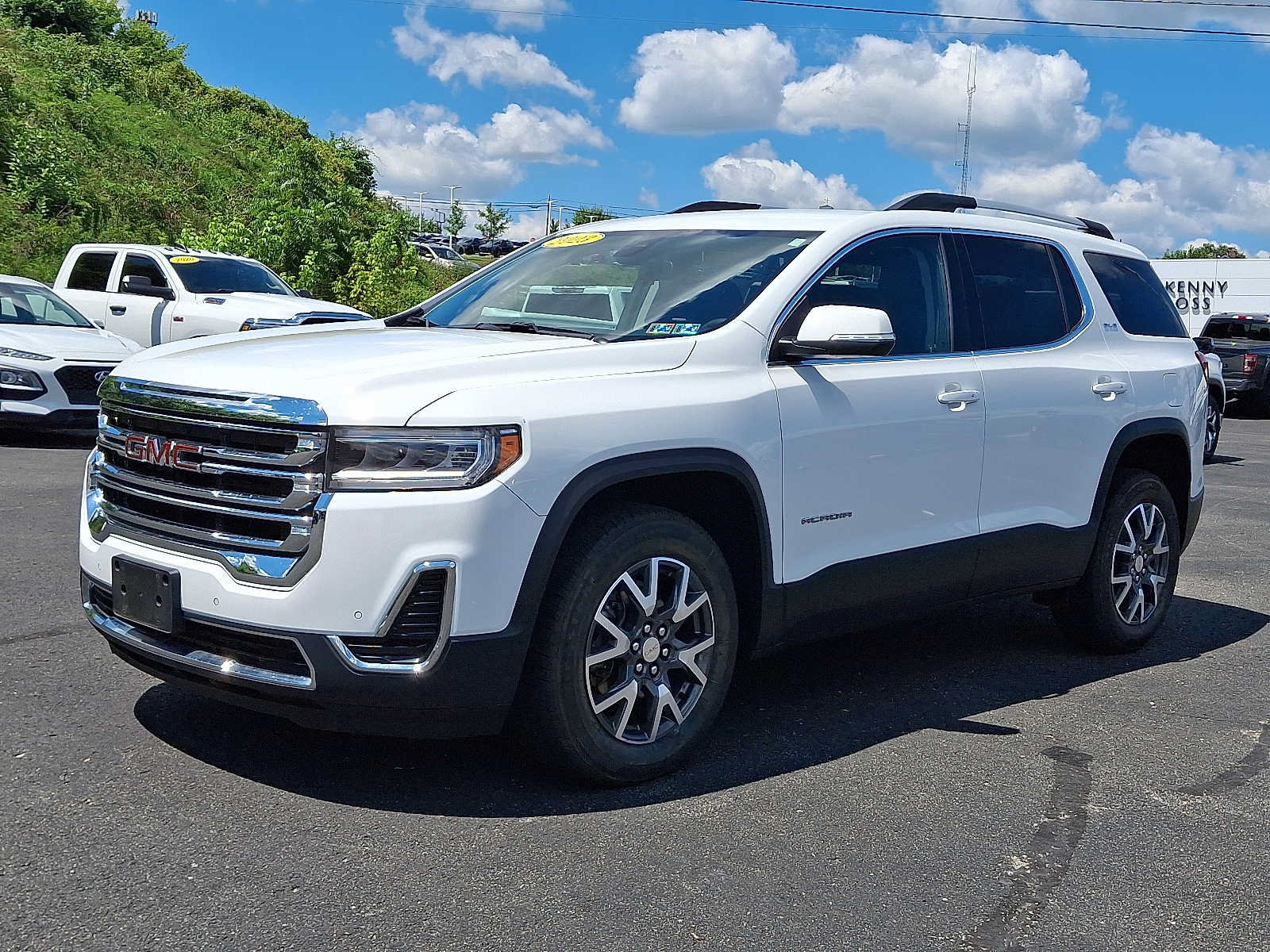 Used 2023 GMC Acadia SLE w/ Driver Convenience Package AWD/4WD image 4