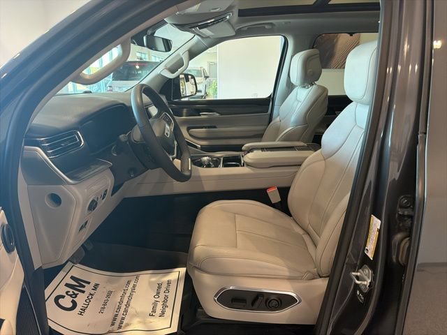 Used 2023 Jeep Wagoneer Series III w/ Premium Group I AWD/4WD image 9