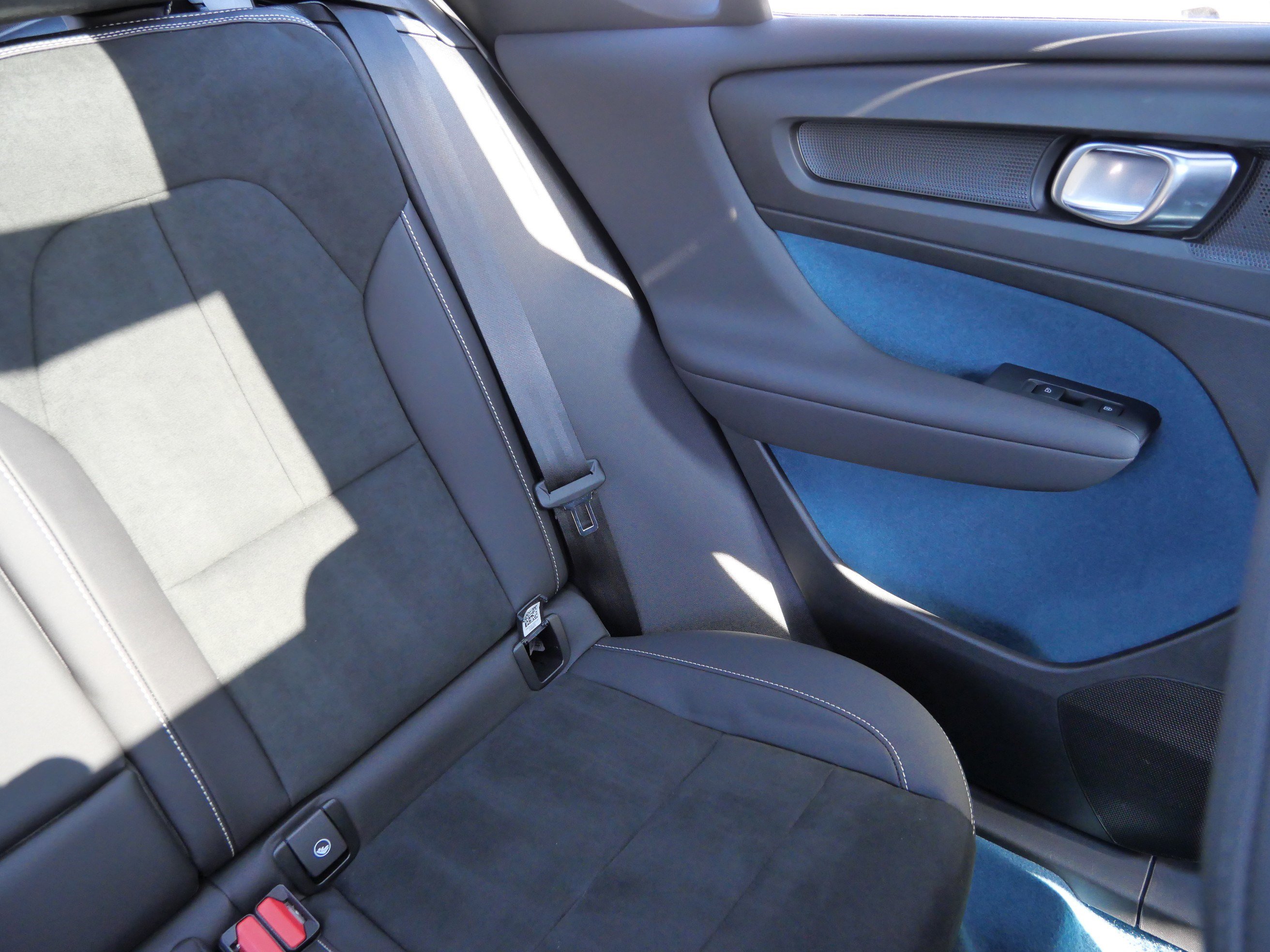 Used 2023 Volvo XC40 Recharge Ultimate image 14