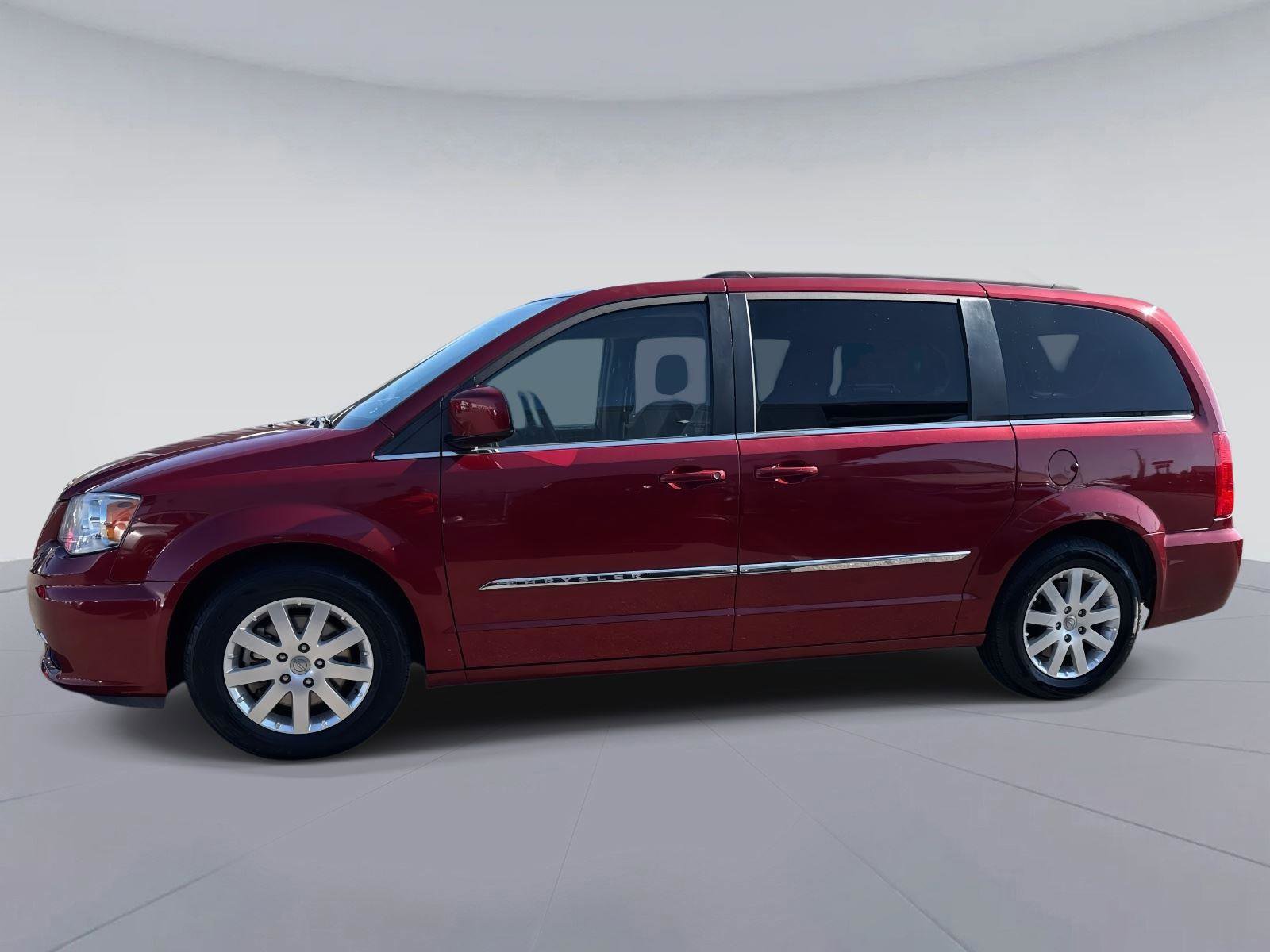 Used 2016 Chrysler Town & Country Touring image 6