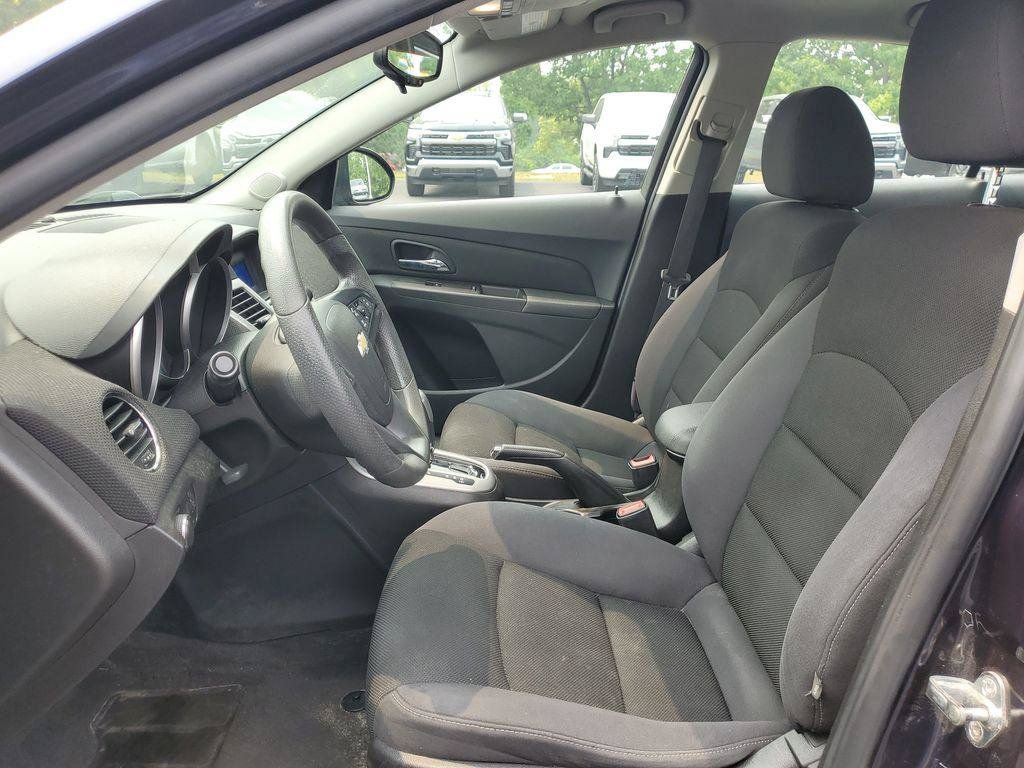 Used 2016 Chevrolet Cruze LT FWD image 5