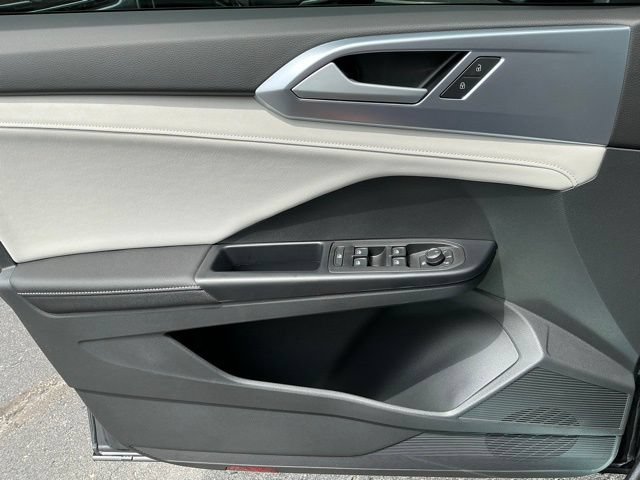 New 2026 Volkswagen Taos SE FWD image 11