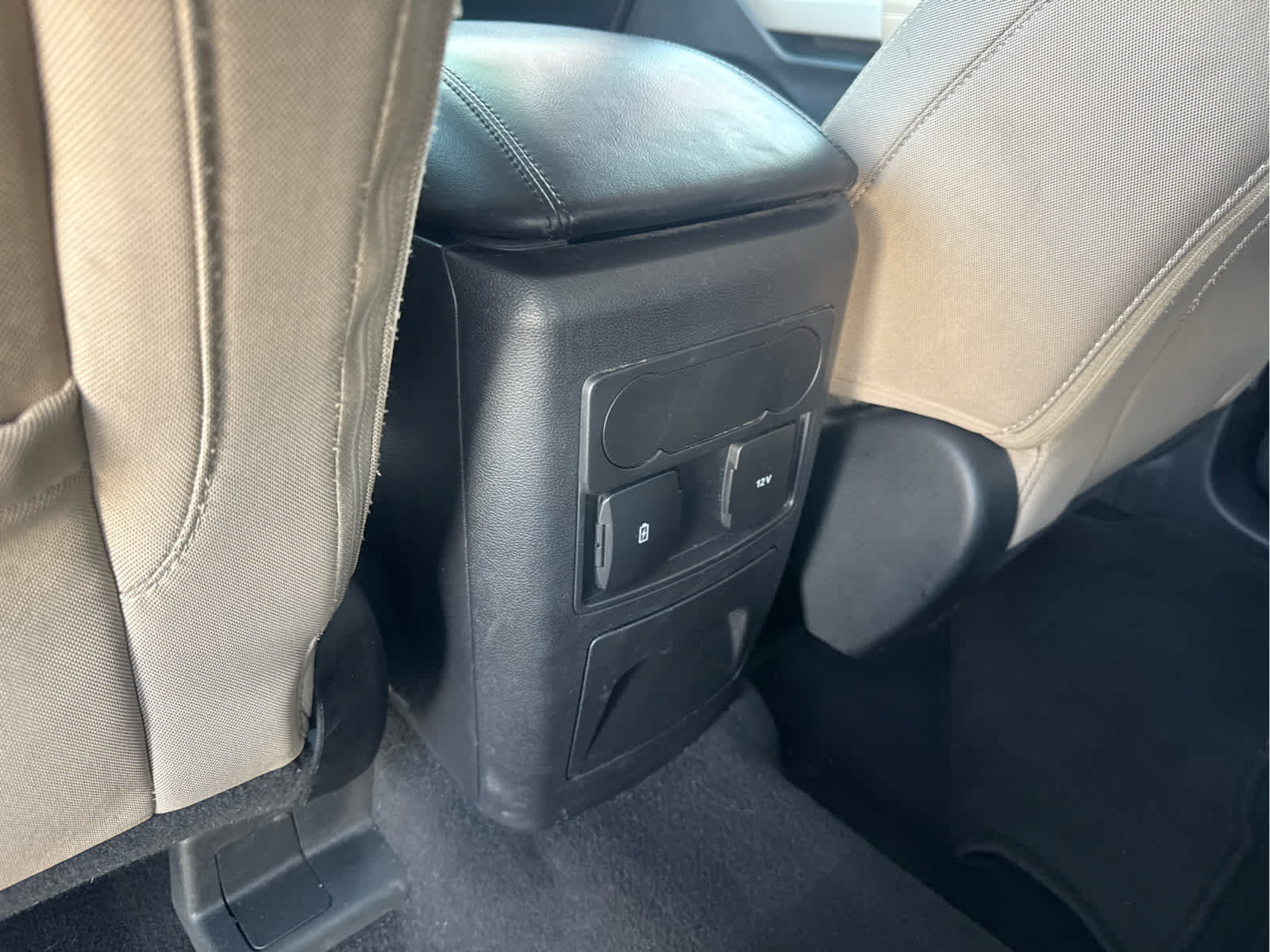 Used 2023 Ford Explorer XLT AWD/4WD image 34