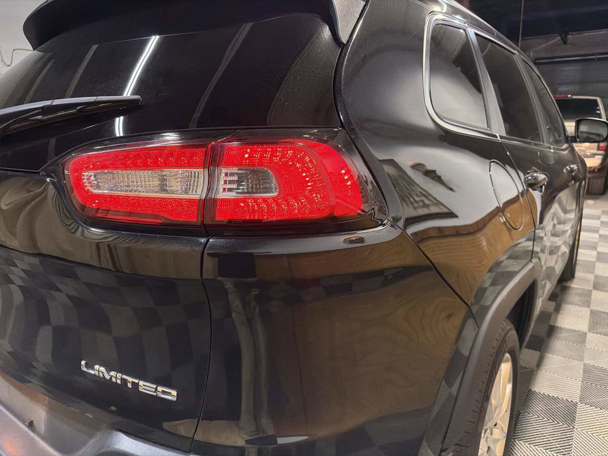 Used 2015 Jeep Cherokee Limited image 10