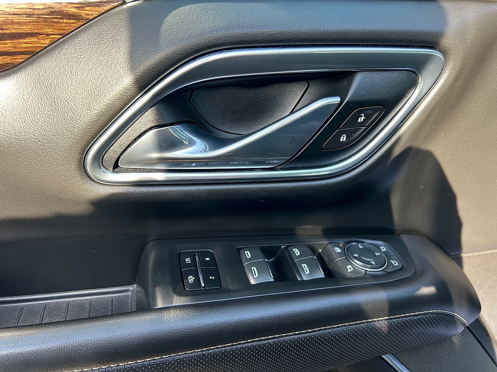 Used 2021 Chevrolet Tahoe Premier w/ Premium Package RWD image 13