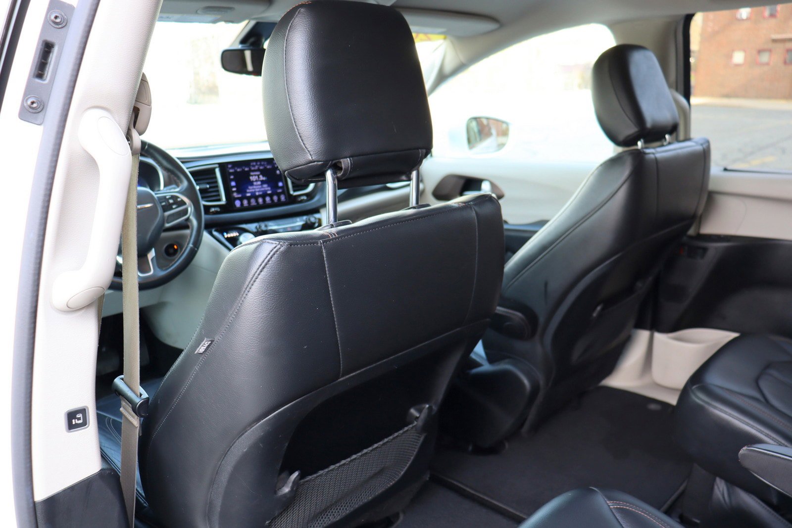 Used 2017 Chrysler Pacifica Touring-L FWD image 13