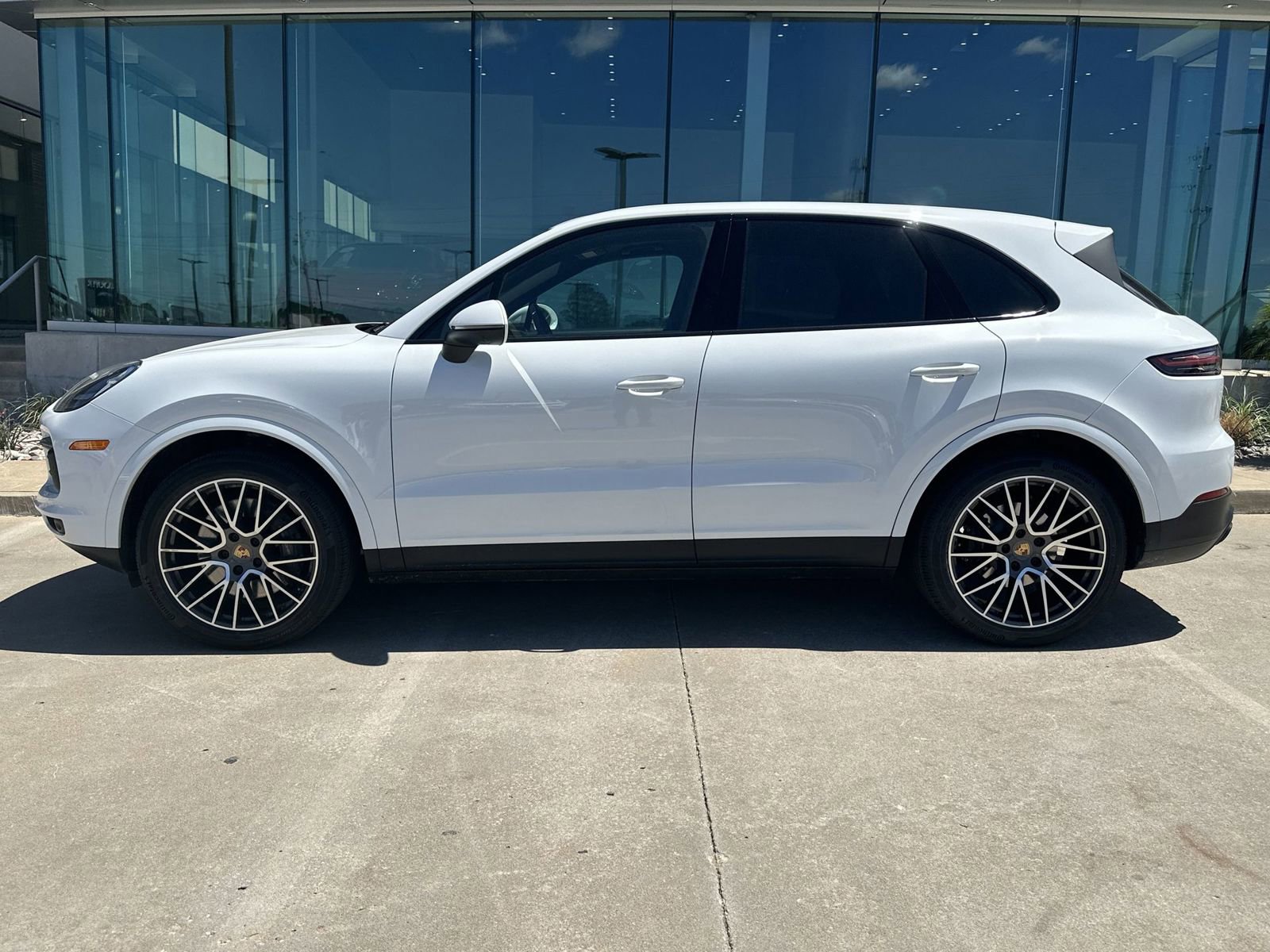 Certified 2022 Porsche Cayenne AWD/4WD image 2