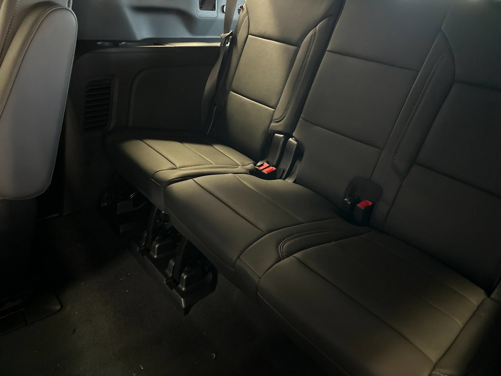 Used 2026 Chevrolet Suburban LT w/ Comfort Package RWD image 17