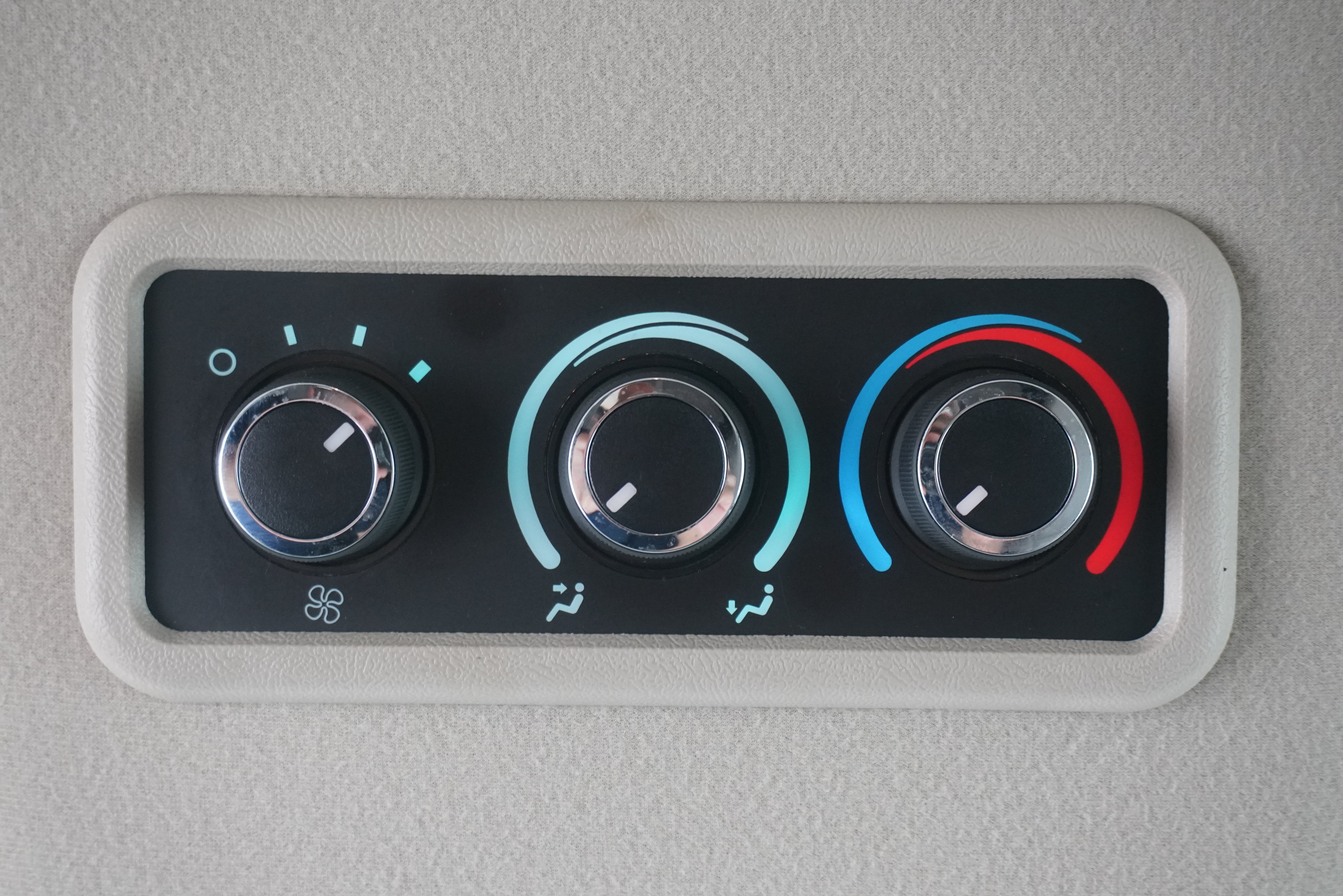 Used 2017 Chevrolet Express 3500 LT w/ LT Preferred Equipment Group RWD image 15