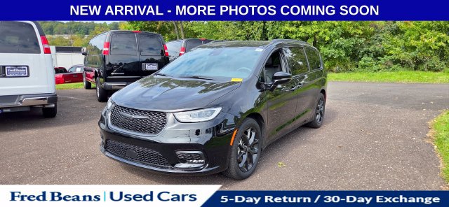 Used 2025 Chrysler Pacifica Limited FWD image 3